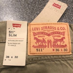 NEW!!  Men’s Levi 511 Chino pants
